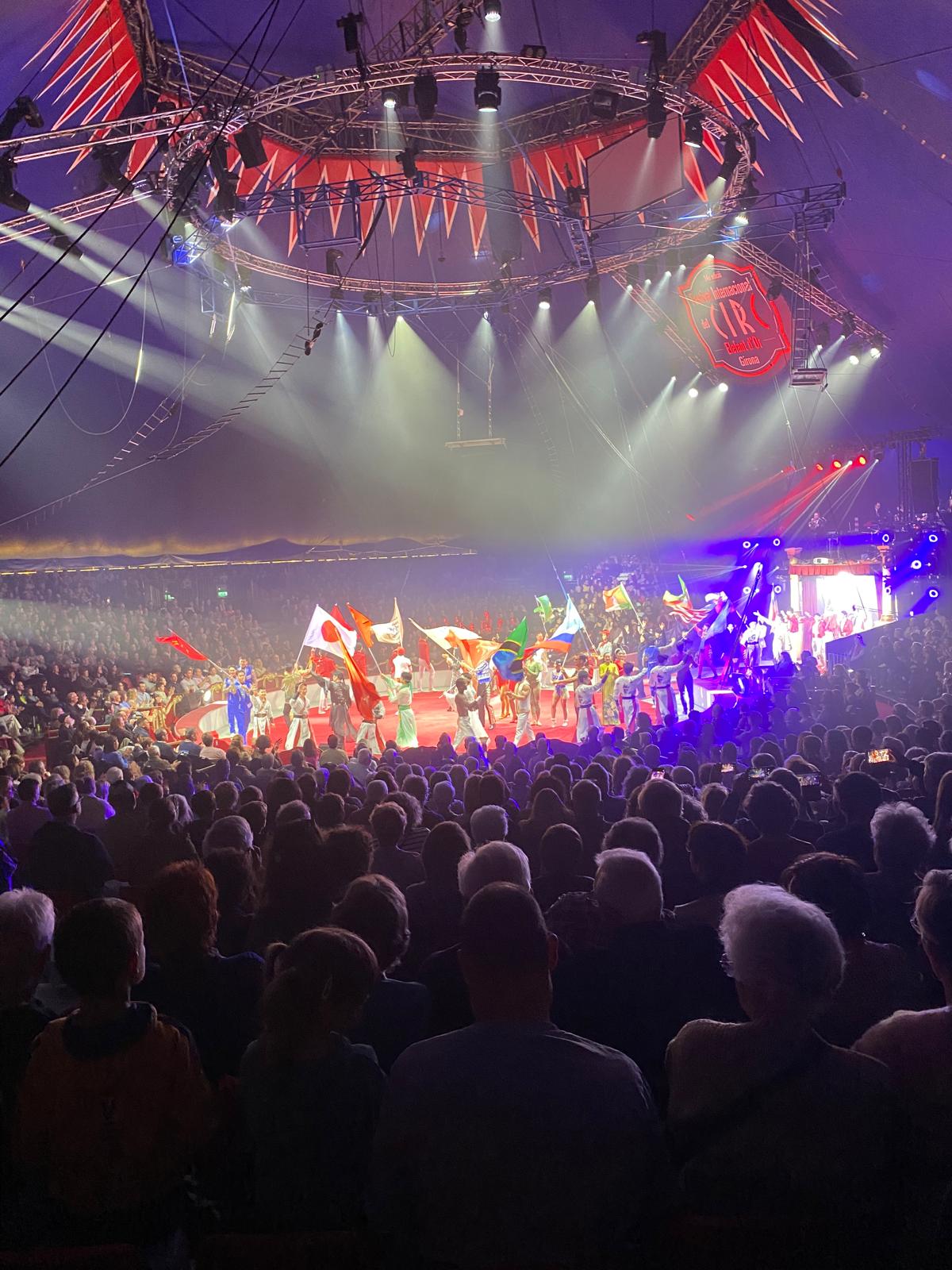 Je bekijkt nu Soirée au Cirque National de Gérone